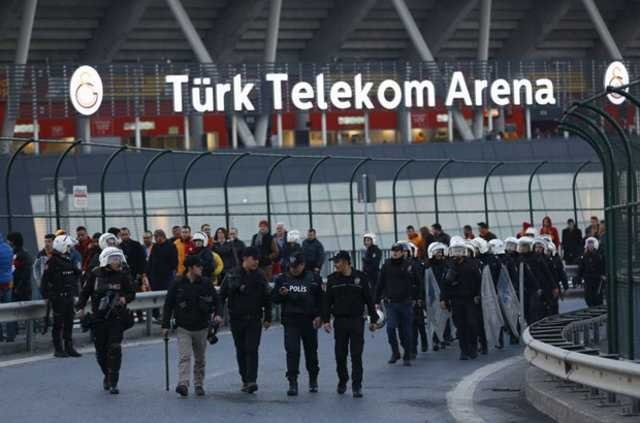 Galatasaray-Fenerbahçe derbisi neden ertelendi?