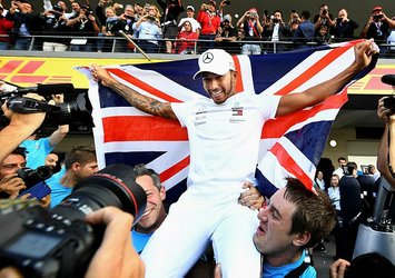 Hamilton "5'ler kulübü"ne girdi