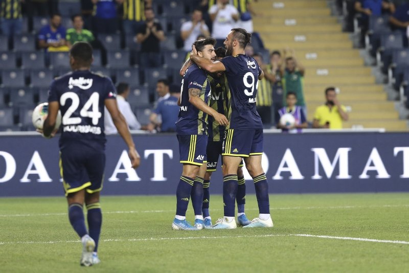 Emre Belözoğlu’ndan Ozan’a fırça!