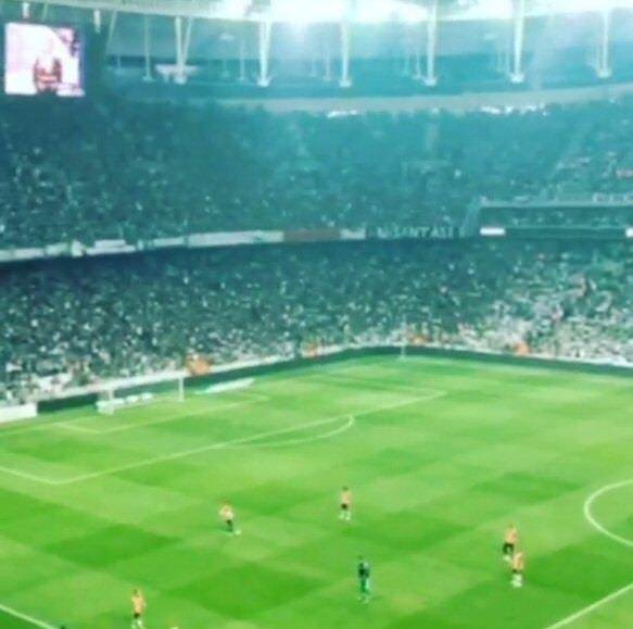 Ünlüler Beşiktaş’ın şampiyonluğunu böyle kutladı