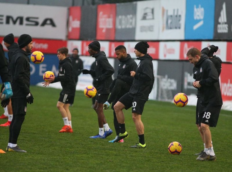 Beşiktaş’tan Atiba’ya ilginç teklif!