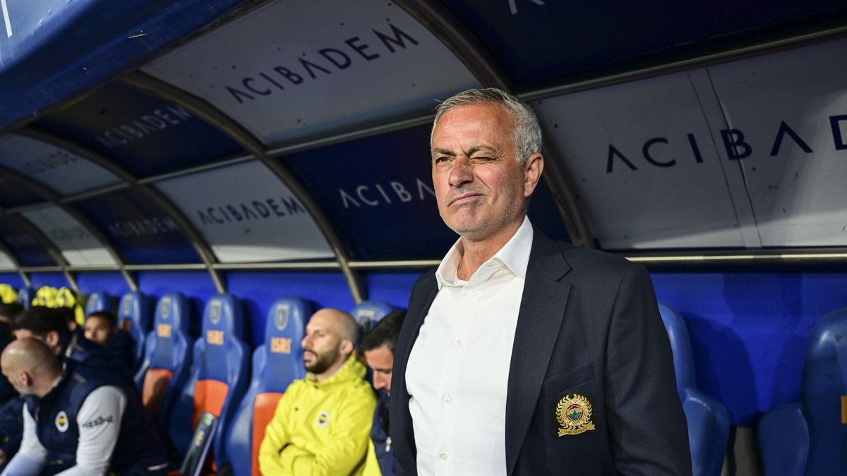 FENERBAHÇE HABERİ: Jose Mourinho transfere dair konuştu! FENERBAHÇE HABERİ: Jose Mourinho transfere dair konuştu!