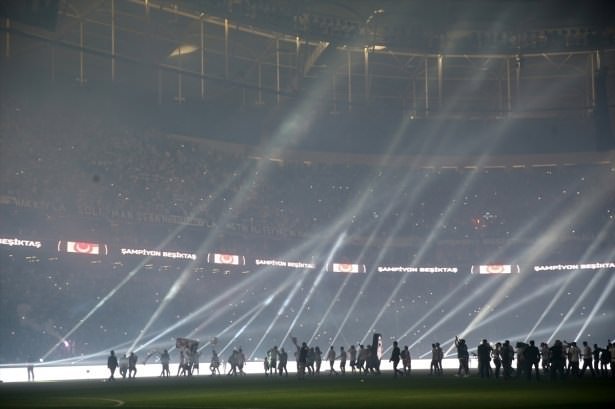 Maç sonunda Arena’da büyük çoşku!