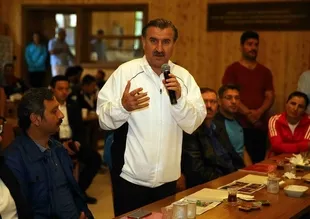 Bakan Bak'tan milli güreşçi Atakan Yüksel'e tebrik