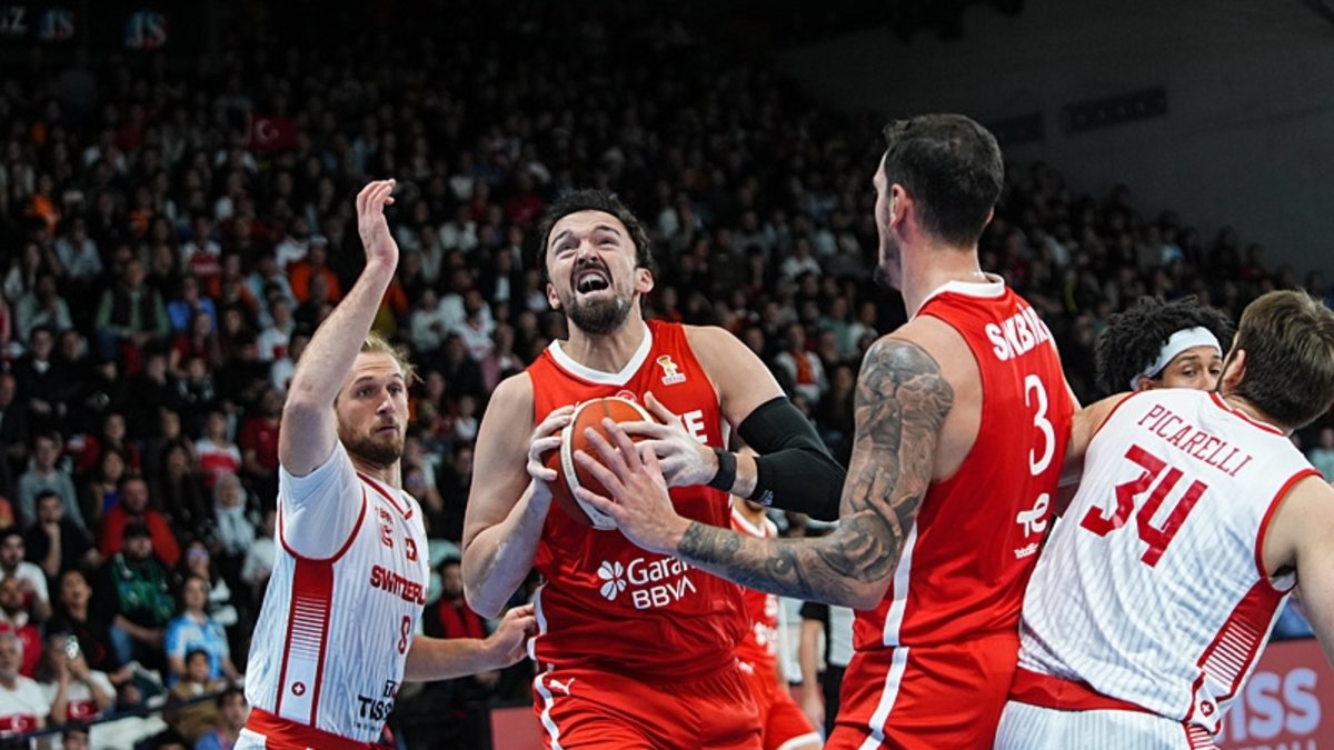 12 Dev Adam farklı galip! İsviçre'yi 85-60 yendik