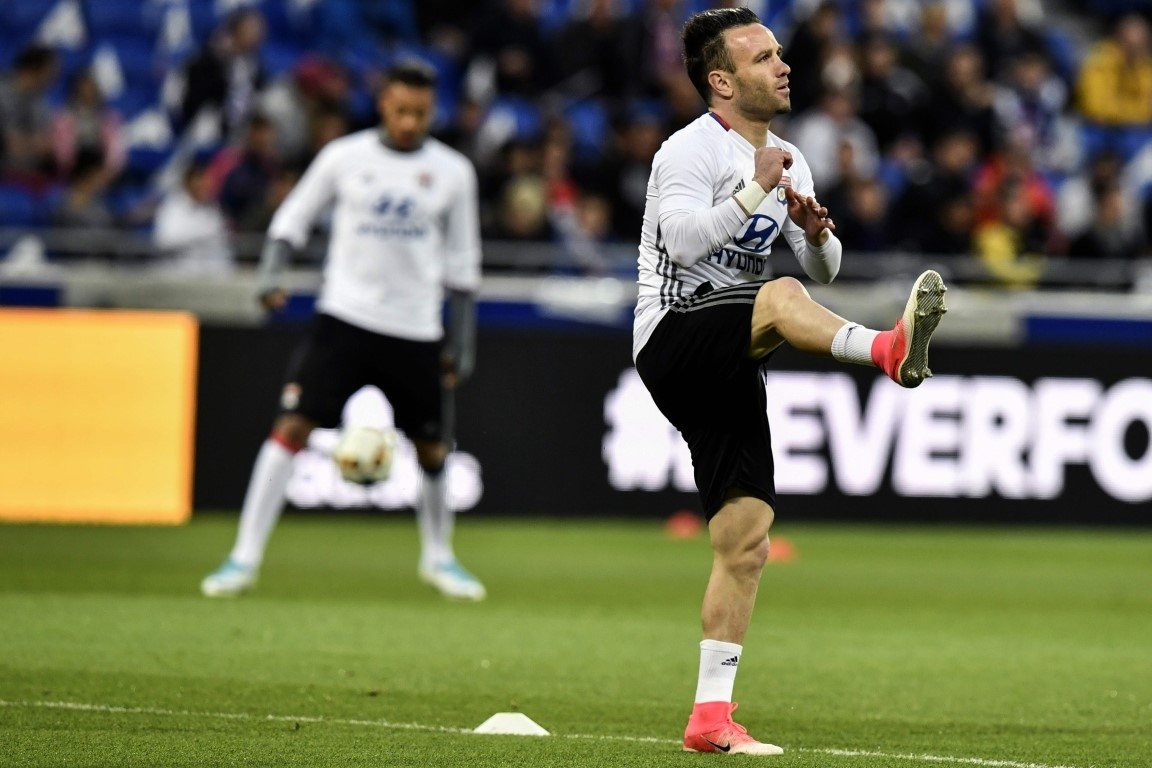 Mathieu Valbuena, Galatasaray’ı takipte