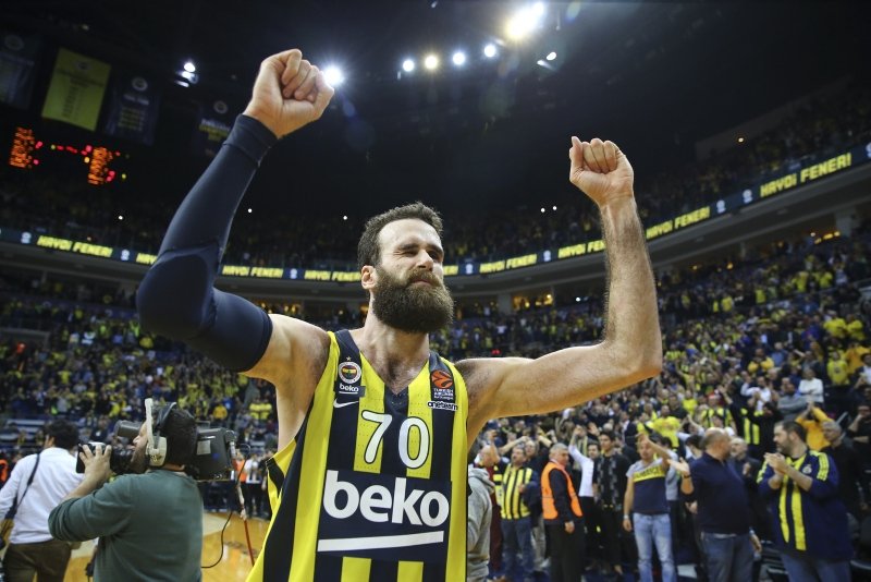 Fenerbahçe’ye ’havada’ kutlama