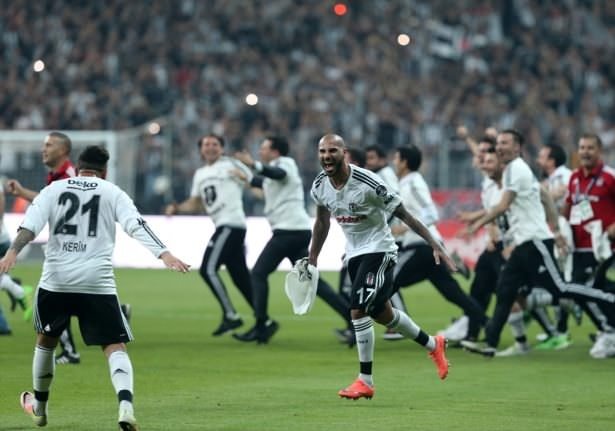 Maç sonunda Arena’da büyük çoşku!