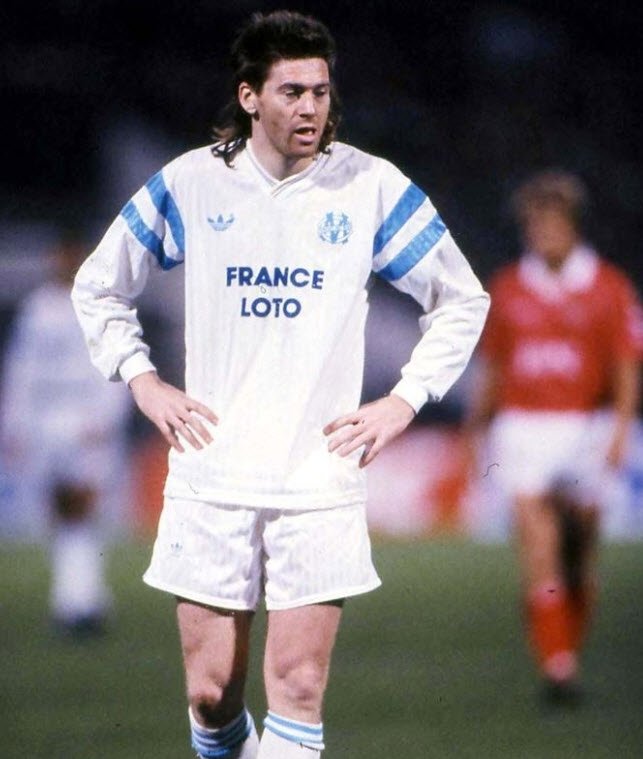 Adı Fenerbahçe ile anılan yıldız poker masasında yakalandı! Sosyal medya sallandı