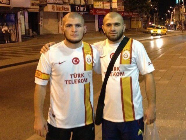 Ünlüler hangi takımı tutuyor?