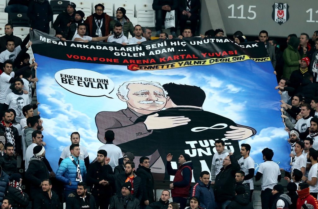 Vodafone Arena’da herkes kol kola