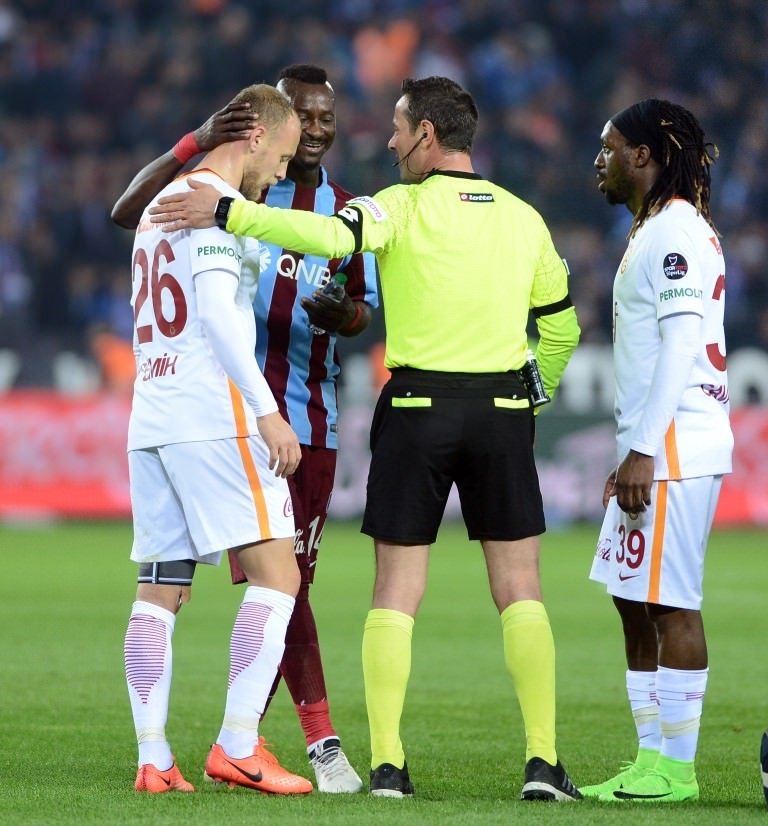 Trabzonspor-Galatasaray karşılaşmasından kareler