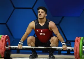 Muhammed Furkan Özbek'ten 3 madalya birden!