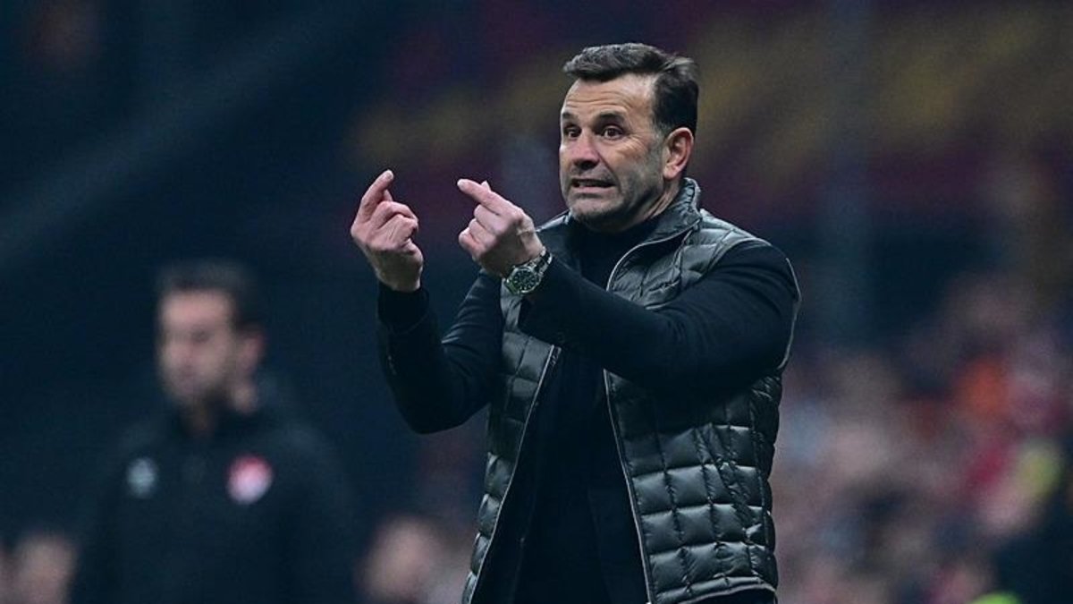 Okan Buruk değişime gitti! İşte Galatasaray-Onvo Antalyaspor maçı 11'i Okan Buruk değişime gitti! İşte Galatasaray-Onvo Antalyaspor maçı 11'i