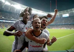 Beşiktaş tarihi başarının eşiğinde