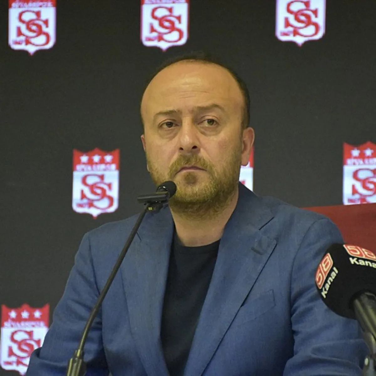 Ekenler Beton Sivasspor Başkanı Burak Özçoban: VAR hakemi film mi izliyor?