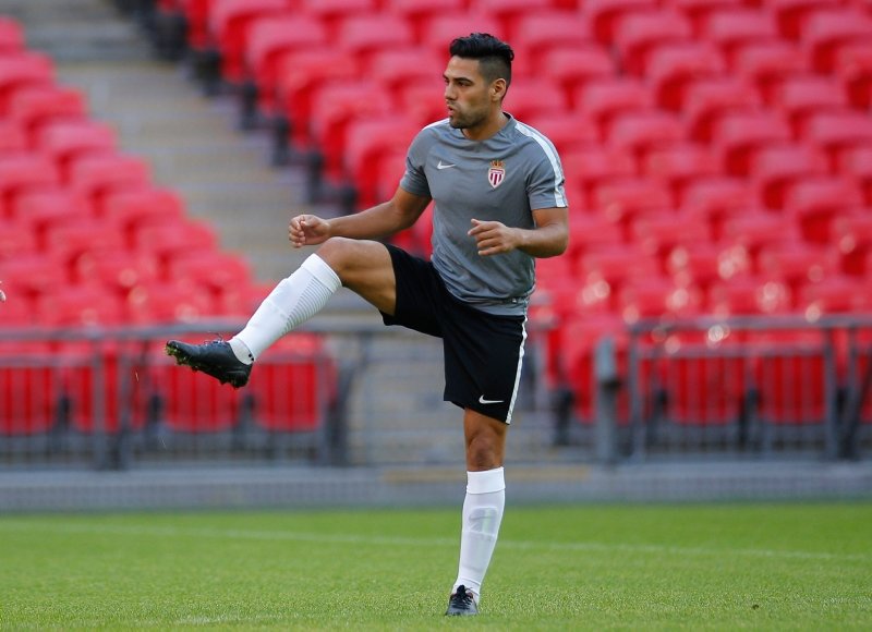 Galatasaray’a Falcao’da rakip çıktı!