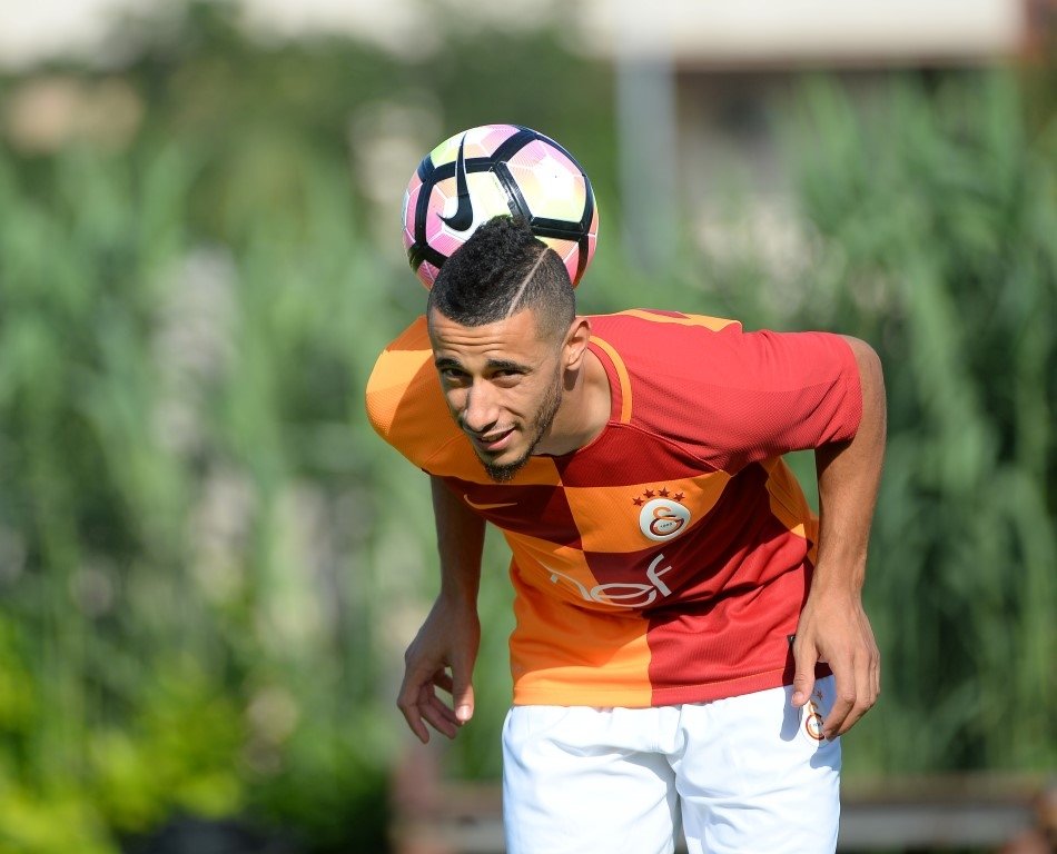 Taraftar sordu, Belhanda cevapladı