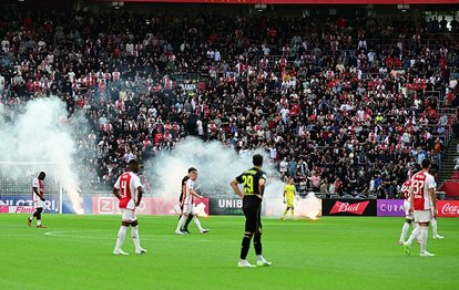 Hollanda Ligi’nde yarım kalan Ajax-Feyenoord maçı seyircisiz devam edecek