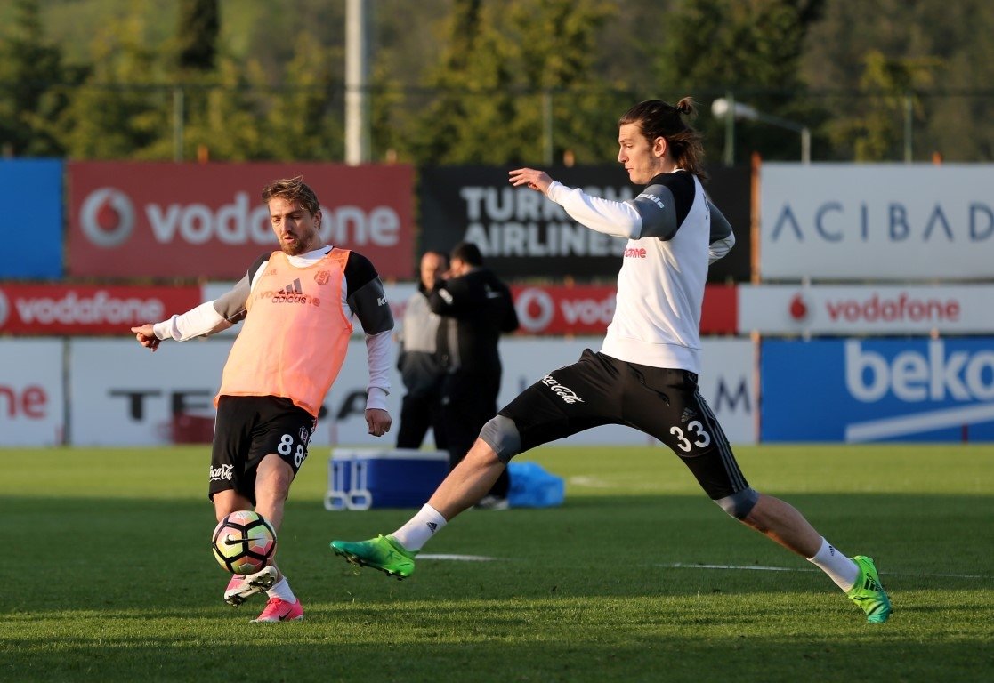 Caner Erkin ile Ersan Gülüm arasında gerginlik