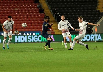 Süper Lig maçında ilginç olay! Soyunma odasından çağrıldılar