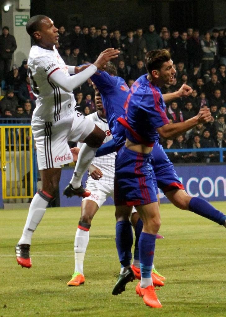 Kardemir Karabükspor-Beşiktaş karşılaşmasından kareler