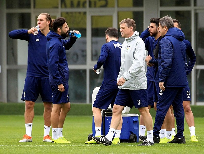Koeman’dan Mehmet Topal’a 2 özel görev