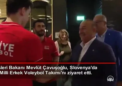 Bakan Çavuşoğlu Filenin Efeleri'ni ziyaret etti
