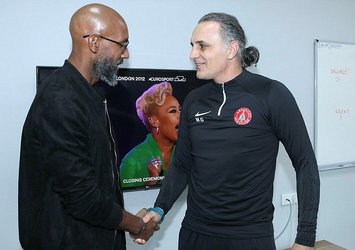 Anelka takımla tanıştı!