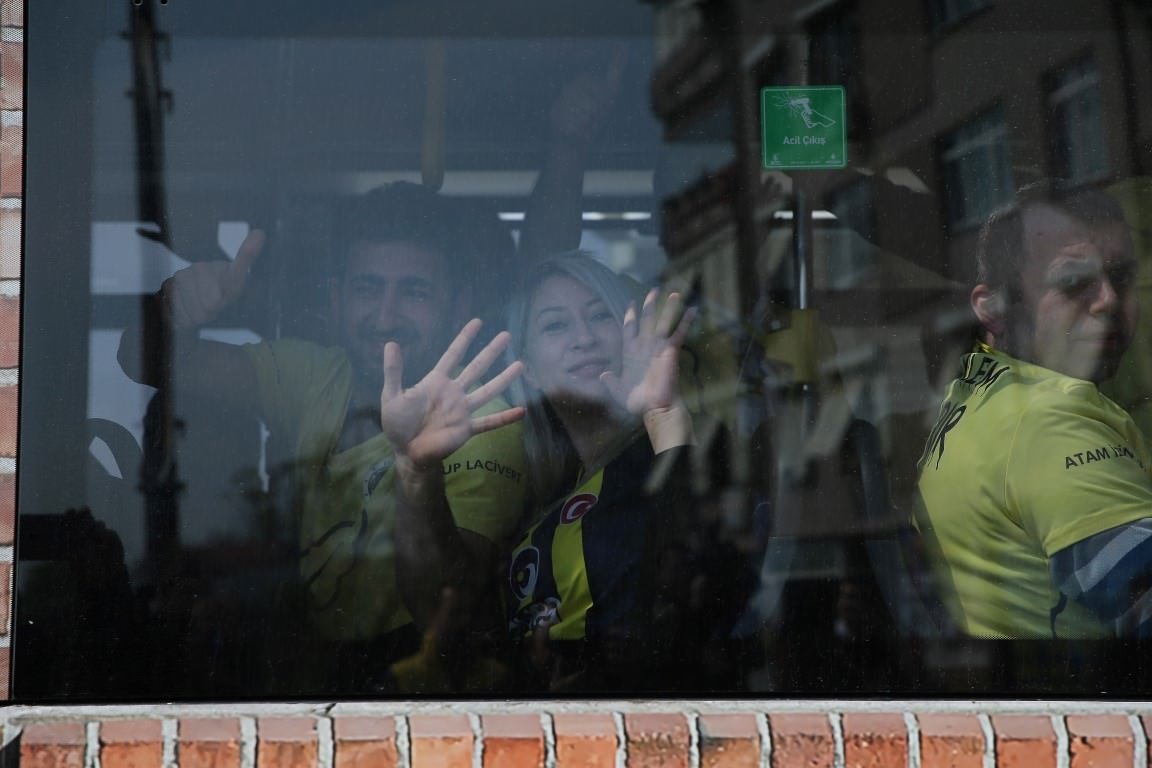 Fenerbahçe taraftarı Türk Telekom Arena’ya geldi