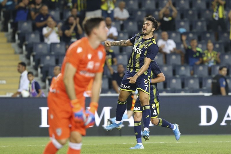Emre Belözoğlu’ndan Ozan’a fırça!