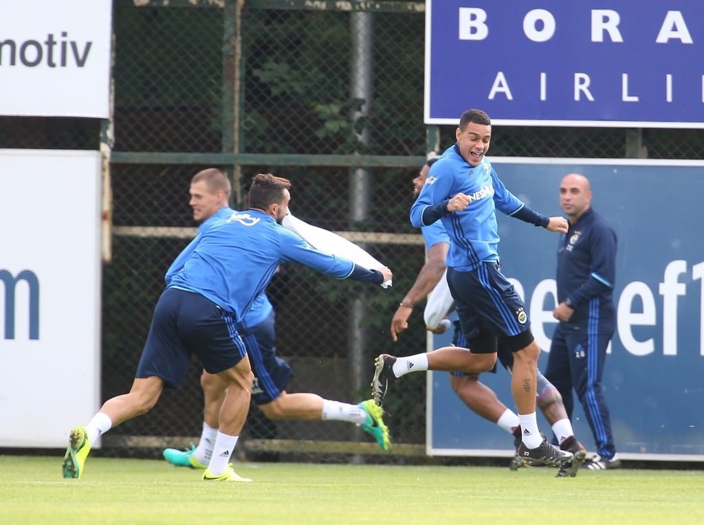 Robin van Persie herkesi şaşırttı!