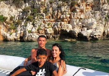Ronaldo tatilin tadını çıkarıyor