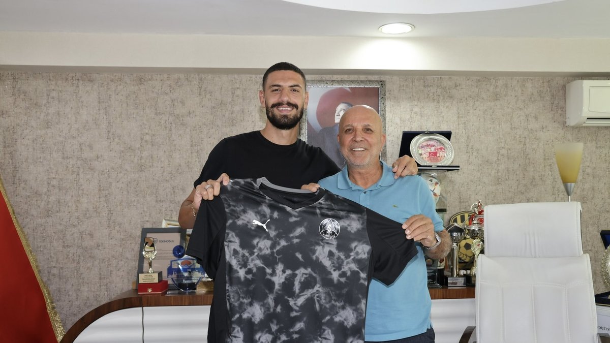 Merih Demiral Alanyaspor'u ziyaret etti