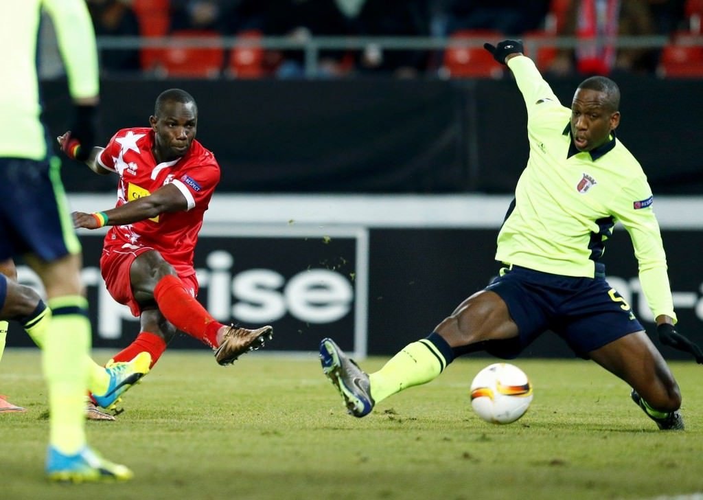 Galatasaray forvete Konate’yi getiriyor