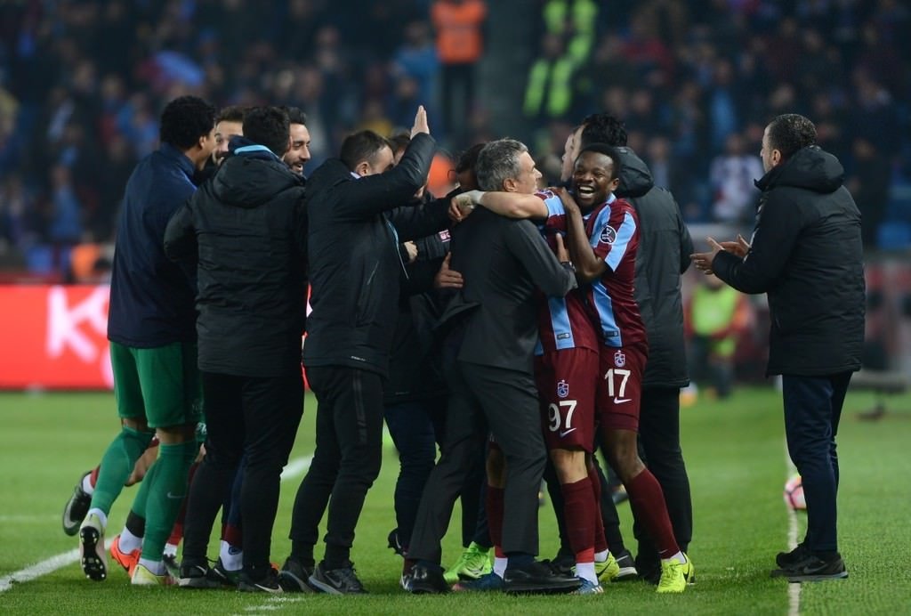 Trabzonspor-Galatasaray karşılaşmasından kareler