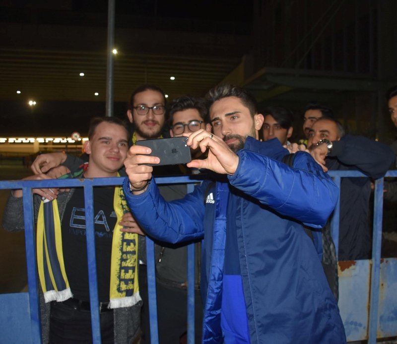 Fenerbahçe çiçeklerle karşılandı