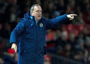 Advocaat suçu oyuncularına attı