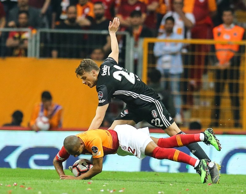 Galatasaray’dan Beşiktaş maçı sonrası ’şampiyonluk’ kutlaması! İşte o görüntüler