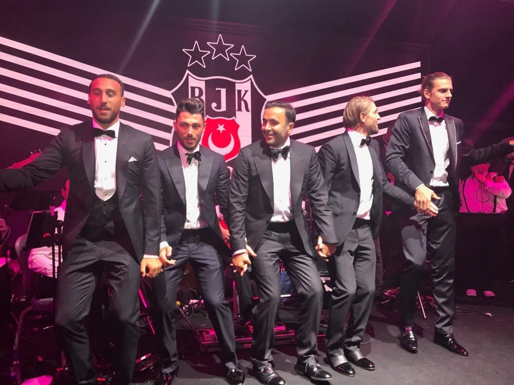 Beşiktaşlı futbolcular kendinden geçti