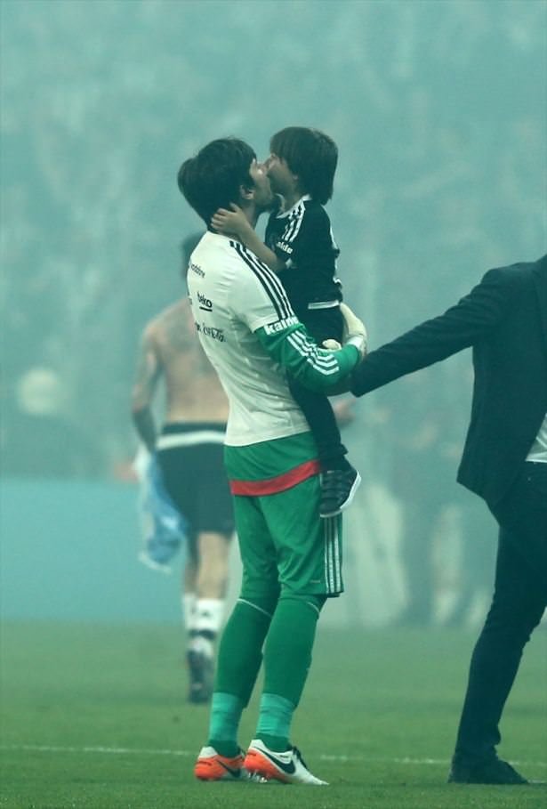 Maç sonunda Arena’da büyük çoşku!