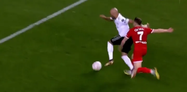Antalyaspor - Beşiktaş maçında VAR'dan kırmızı kart çıktı! İşte o pozisyon - 4