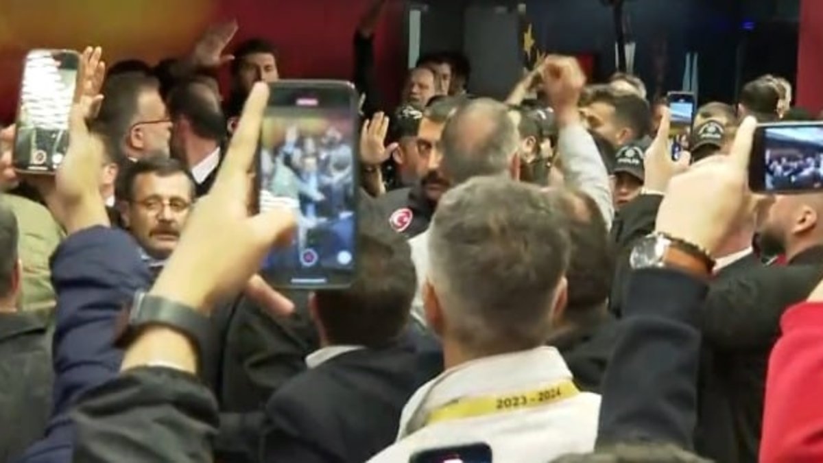 Galatasaray-Fenerbahçe derbisi sonrası mixed zone'da olay çıktı! Bu kez yöneticiler...