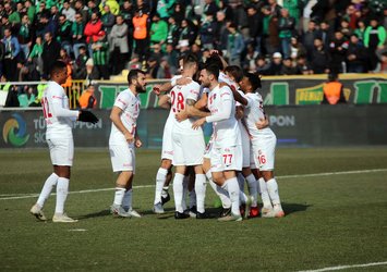 Antalyaspor 3 puanı 3 golle aldı