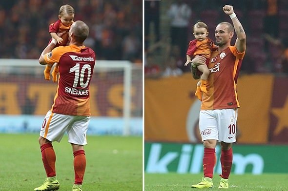 Ne yaptın Sneijder!