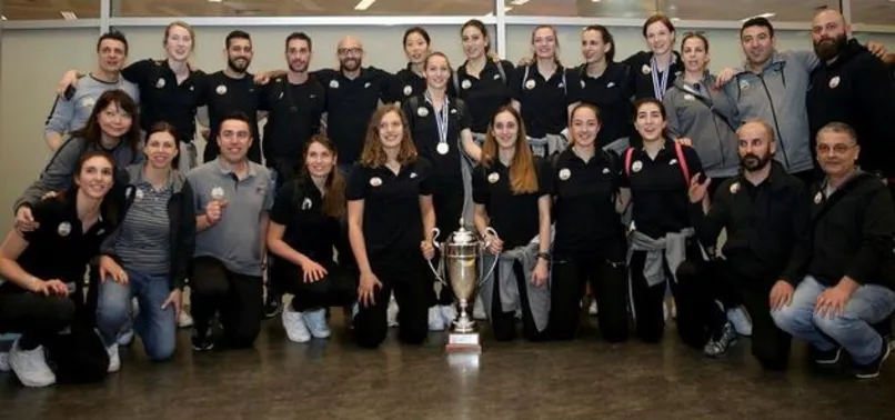 Avrupa şampiyonu VakıfBank yurda döndü