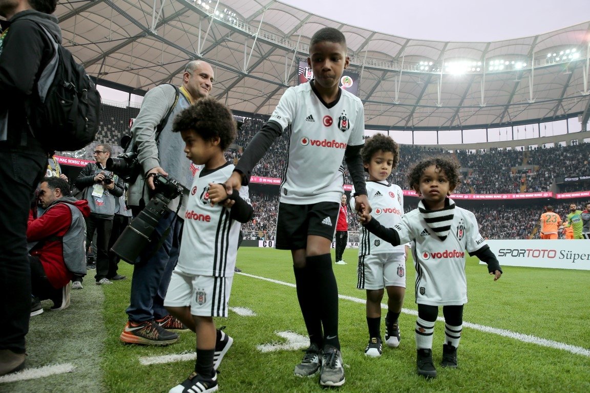 Beşiktaş tribünlerinde yenge rüzgarı