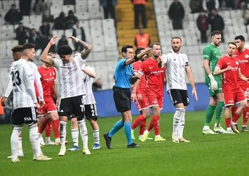 VAR'dan penaltı çıktı! İşte o pozisyon...