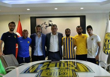 Ankaragücü'nde 5 futbolcu ile sözleşme uzatıldı