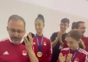 Başkan Erdoğan'dan milli sporculara tebrik telefonu